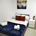 Lägenhet Luxurious 3 Bed Ensuites & Kitchenettes Nr Lgi Hospital & Uni - Free 5g Wifi & Netflix Short - Contractors Free Parking