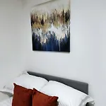 Luxurious 3 Bed Ensuites & Kitchenettes Nr Lgi Hospital & Uni - Free 5g Wifi & Netflix Short - Contractors Free Parking