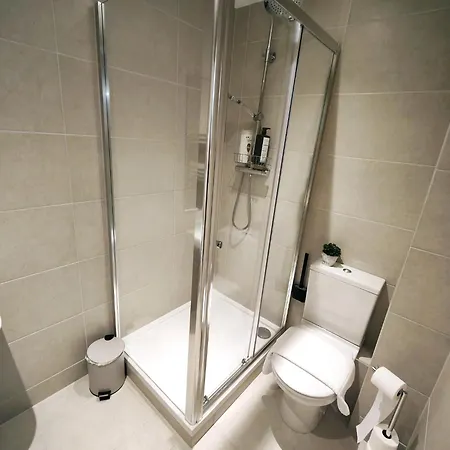 Apartment Luxurious 3 Bed Ensuites & Kitchenettes Nr Lgi Hospital & Uni - Free 5g Wifi & Netflix Short - Contractors Free Parking Leeds (West Yorkshire)