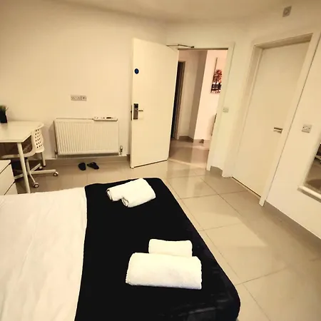 Luxurious 3 Bed Ensuites & Kitchenettes Nr Lgi Hospital & Uni - Free 5g Wifi & Netflix Short - Contractors Free Parking * Leeds (West Yorkshire)