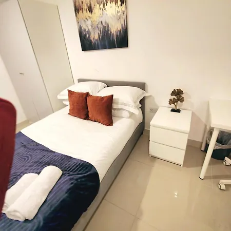 Luxurious 3 Bed Ensuites & Kitchenettes Nr Lgi Hospital & Uni - Free 5g Wifi & Netflix Short - Contractors Free Parking Leeds (West Yorkshire)