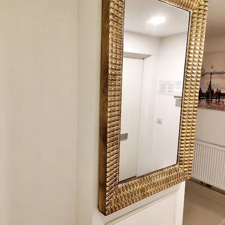 Luxurious 3 Bed Ensuites & Kitchenettes Nr Lgi Hospital & Uni - Free 5g Wifi & Netflix Short - Contractors Free Parking Lejlighed *