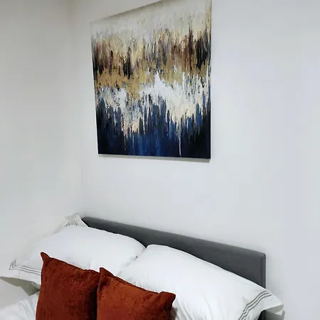 Luxurious 3 Bed Ensuites & Kitchenettes Nr Lgi Hospital & Uni - Free 5g Wifi & Netflix Short - Contractors Free Parking