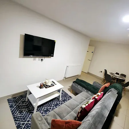 Lägenhet Luxurious 3 Bed Ensuites & Kitchenettes Nr Lgi Hospital & Uni - Free 5g Wifi & Netflix Short - Contractors Free Parking *