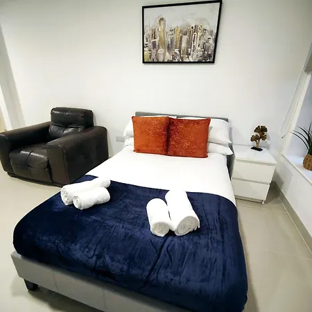 Luxurious 3 Bed Ensuites & Kitchenettes Nr Lgi Hospital & Uni - Free 5g Wifi & Netflix Short - Contractors Free Parking Leeds (West Yorkshire)