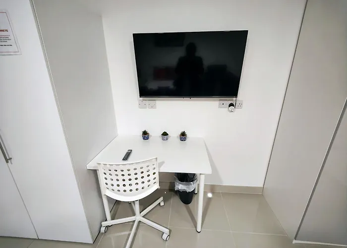 Luxurious 3 Bed Ensuites & Kitchenettes Nr Lgi Hospital & Uni - Free 5g Wifi & Netflix Short - Contractors Free Parking Apartamento