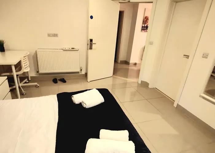 Luxurious 3 Bed Ensuites & Kitchenettes Nr Lgi Hospital & Uni - Free 5g Wifi & Netflix Short - Contractors Free Parking * Leeds (West Yorkshire)