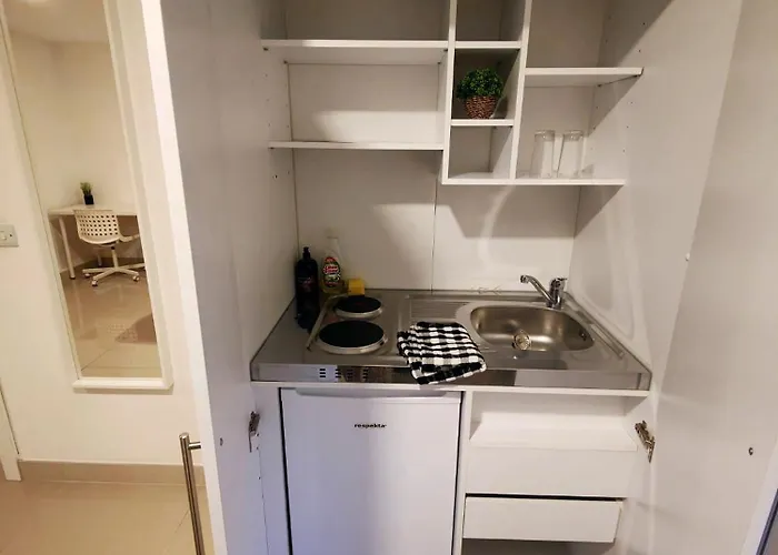 Apartamento Luxurious 3 Bed Ensuites & Kitchenettes Nr Lgi Hospital & Uni - Free 5g Wifi & Netflix Short - Contractors Free Parking *