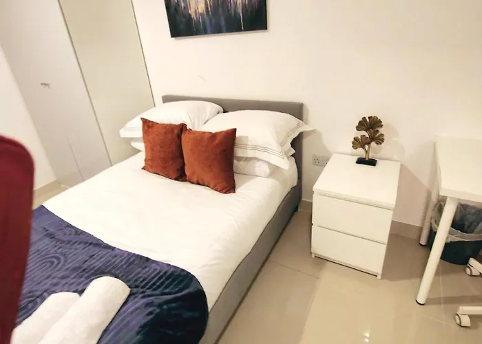 Luxurious 3 Bed Ensuites & Kitchenettes Nr Lgi Hospital & Uni - Free 5g Wifi & Netflix Short - Contractors Free Parking Leeds (West Yorkshire)