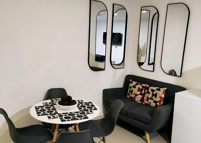 Luxurious 3 Bed Ensuites & Kitchenettes Nr Lgi Hospital & Uni - Free 5g Wifi & Netflix Short - Contractors Free Parking Apartamento