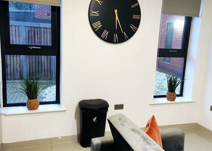 Luxurious 3 Bed Ensuites & Kitchenettes Nr Lgi Hospital & Uni - Free 5g Wifi & Netflix Short - Contractors Free Parking Apartamento *