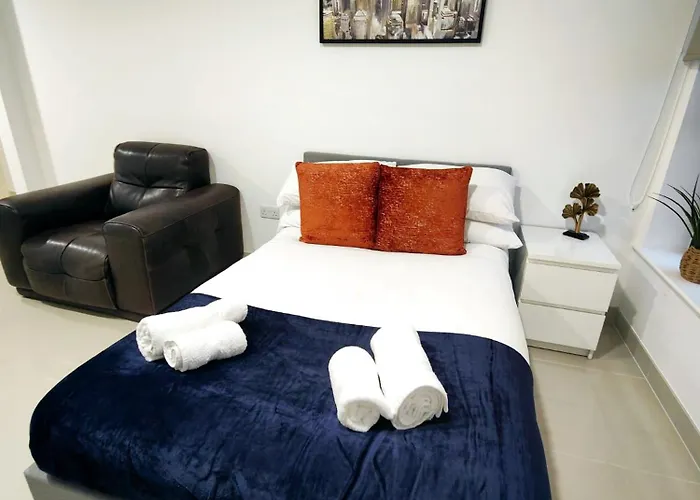 Luxurious 3 Bed Ensuites & Kitchenettes Nr Lgi Hospital & Uni - Free 5g Wifi & Netflix Short - Contractors Free Parking Leeds (West Yorkshire)